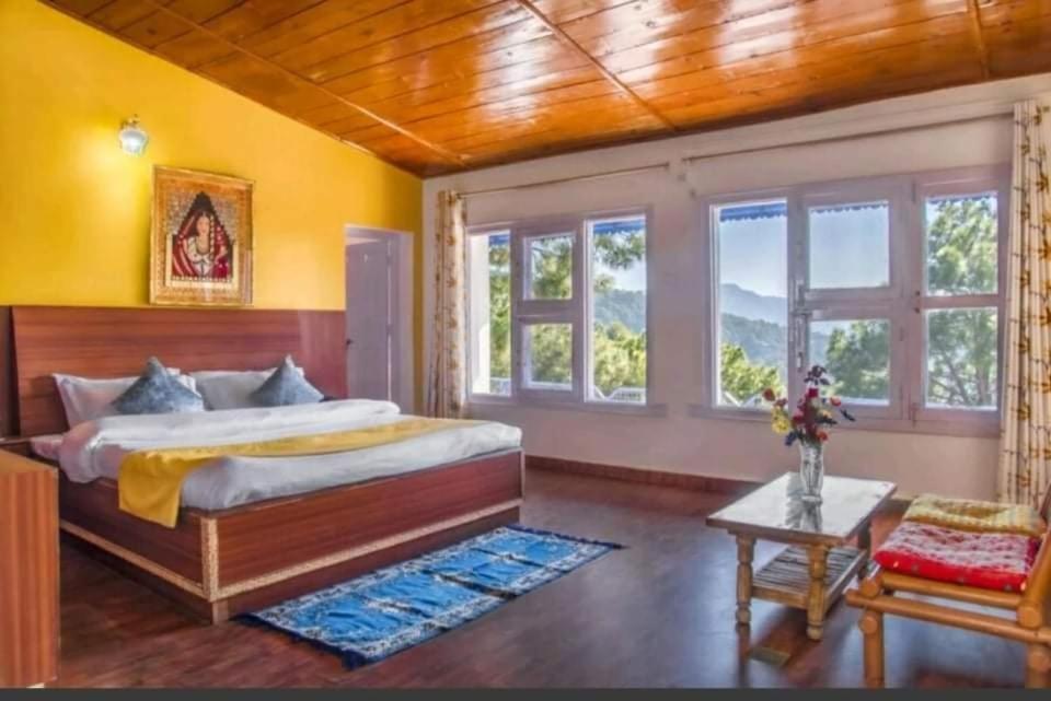 5 Bedrooms By Humble Stay Касаулі Екстер'єр фото