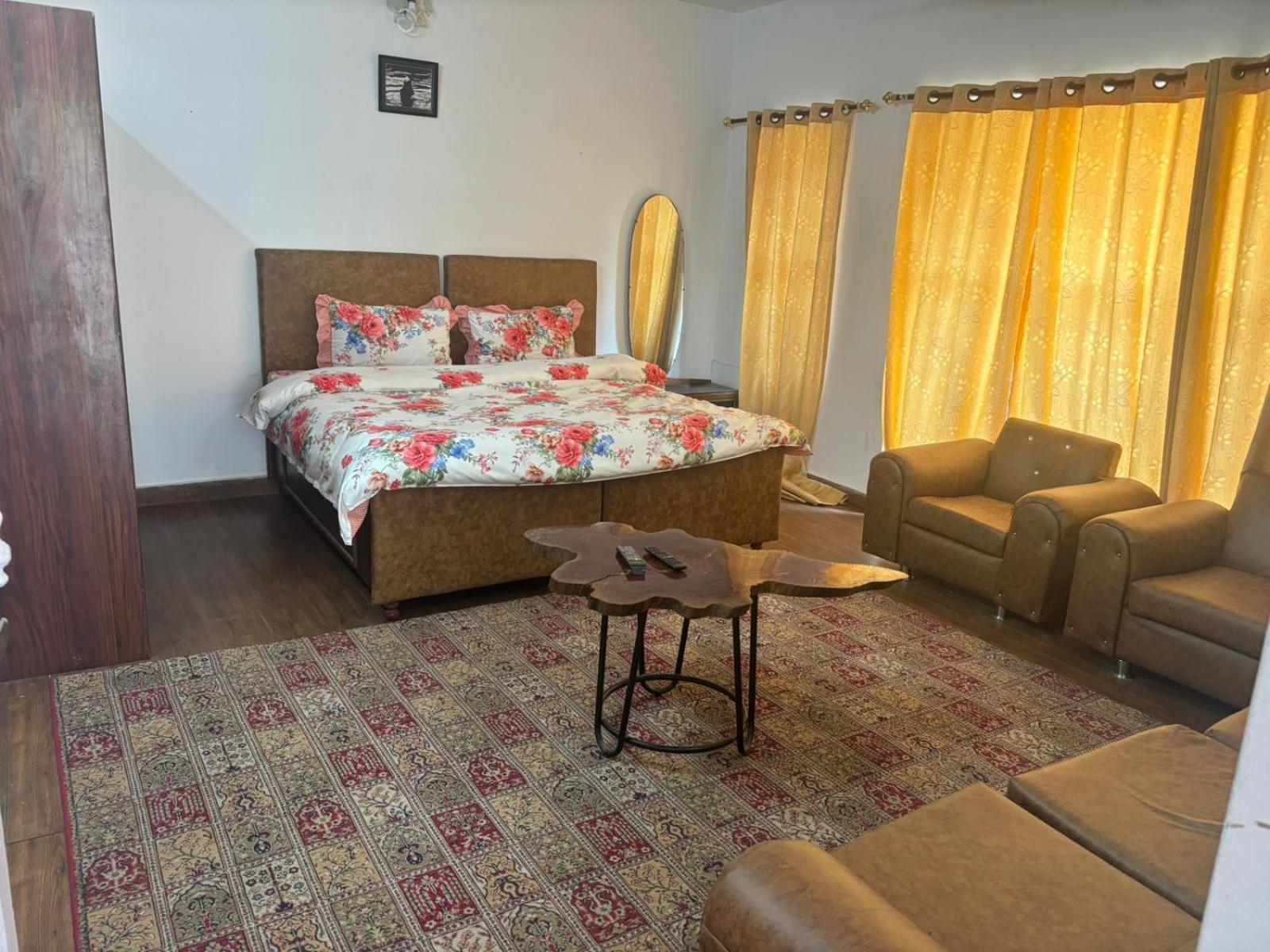 5 Bedrooms By Humble Stay Касаулі Екстер'єр фото