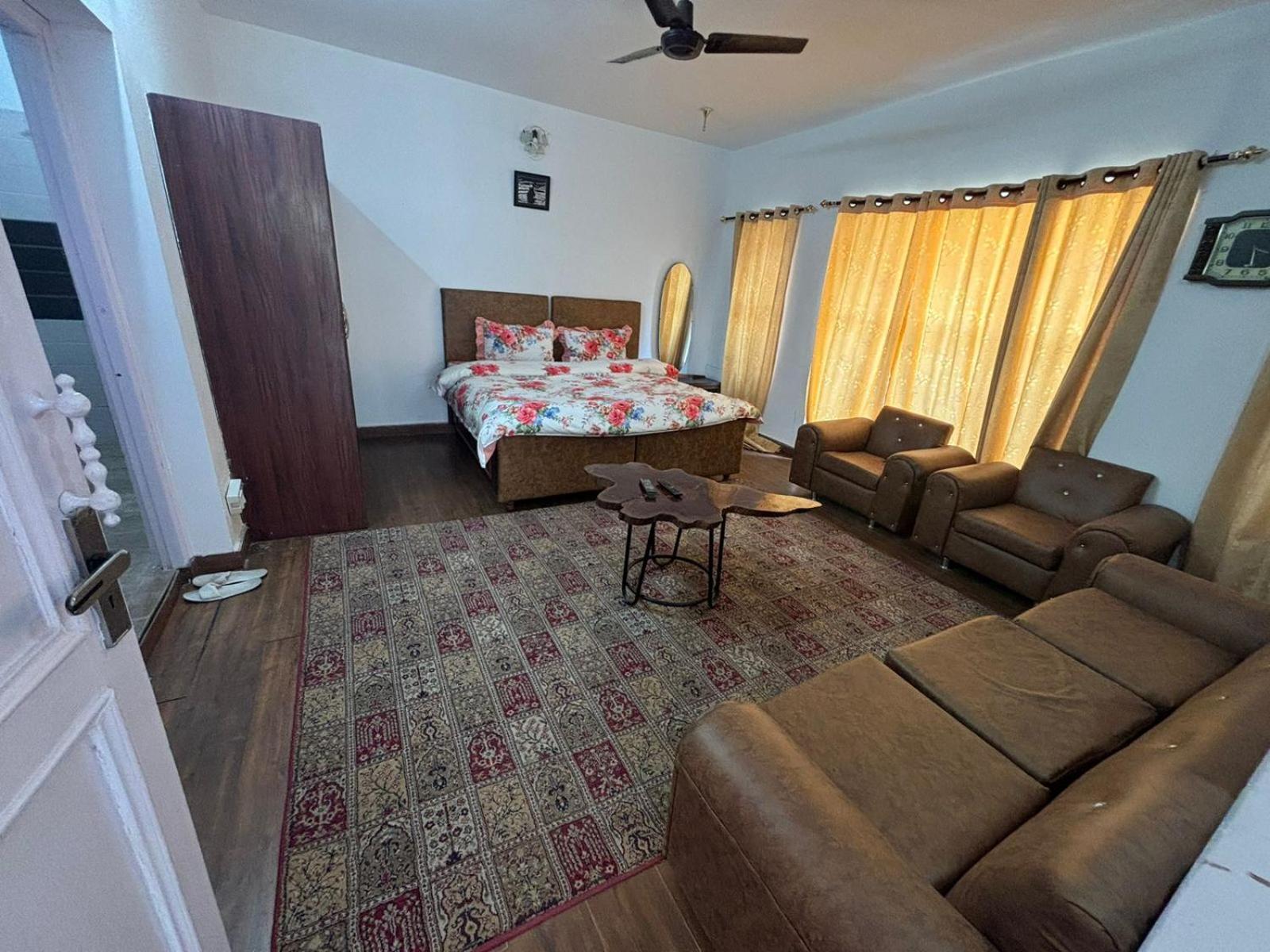 5 Bedrooms By Humble Stay Касаулі Екстер'єр фото
